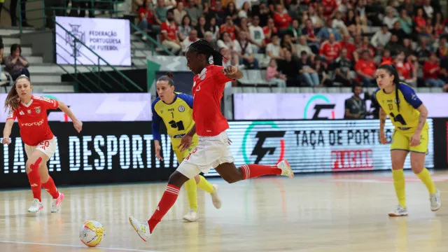 
                    Desacatos interrompem por meia hora jogo feminino do Nun'Álvares-Benfica
                
