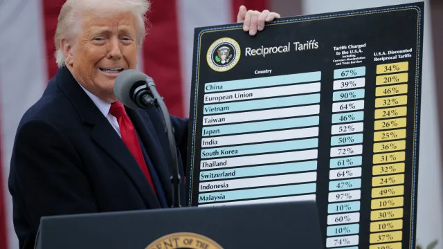 
                    Capitais em todo o mundo lamentam novas tarifas de Trump
                