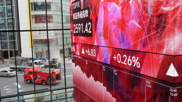 
                    Nikkei dispara mais de 4% na abertura da bolsa de Tóquio
                