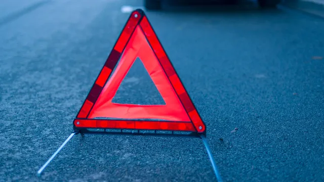 
                    Viatura dos Bombeiros de Amarante despista-se e mata motociclista 
                