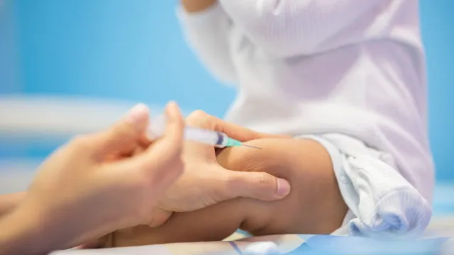 
                    Vacina contra VSR para todos os bebés até 1 ano deverá aliviar urgências
                