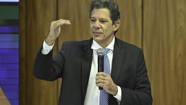 Fazenda terá plano de contingência contra efeitos do tarifaço, diz Haddad