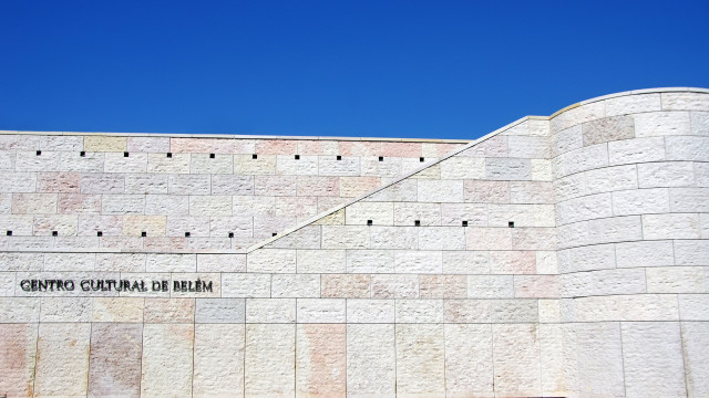 Companhia de teatro auéééu leva peça