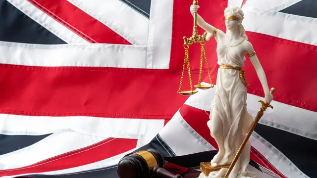 
                    Britânico admite ter drogado e violado esposa durante mais de vinte anos
                