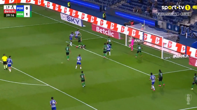 Jogada (paciente) no empate do FC Porto 'enlouqueceu' Dragão
