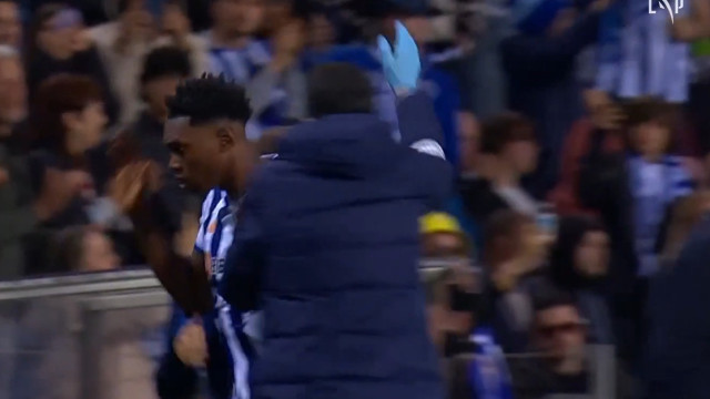 Quase um mês depois, Samu assinou desta forma a remontada do FC Porto