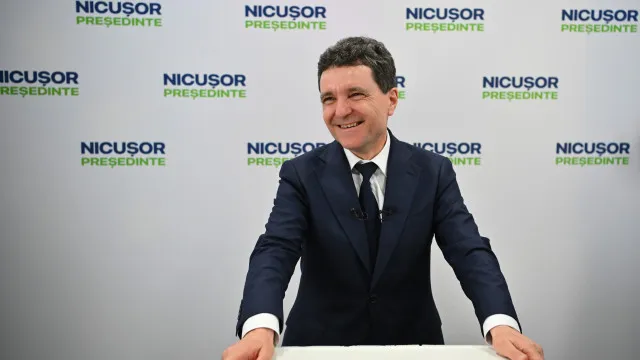 Presidente da Roménia afasta eleições antecipadas após destituição do PM