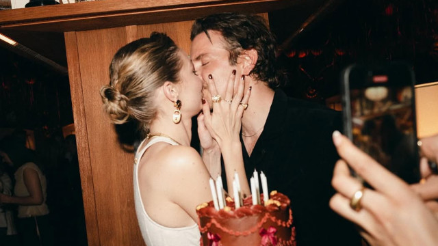 Gigi Hadid 'oficializa' relação com Bradley Cooper. O beijo apaixonado