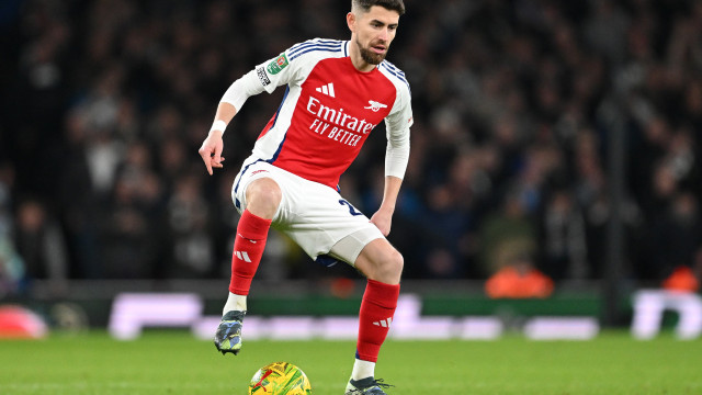 De Jorginho a Sterling. Arsenal 'despacha' 17 jogadores de uma assentada