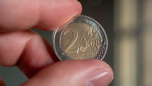 Utiliza notas e moedas? Estes são os três cuidados que deve (mesmo) ter