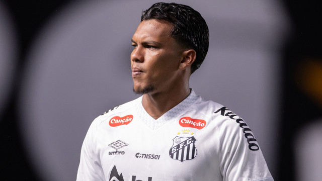 Novo problema para Villas-Boas e companhia. Santos pondera devolver Veron
