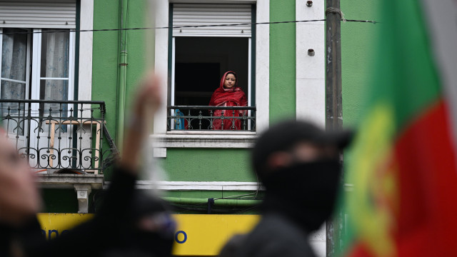 Desinformação em 2025 centrou-se na imigração. Visou sobretudo muçulmanos