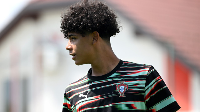Filho de Cristiano Ronaldo deu nas vistas antes do jogo da seleção sub-15