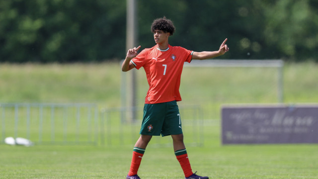 Cristianinho é titular pela primeira vez, mas Portugal empata