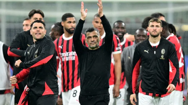 
                    Conceição defendido por Adani: 