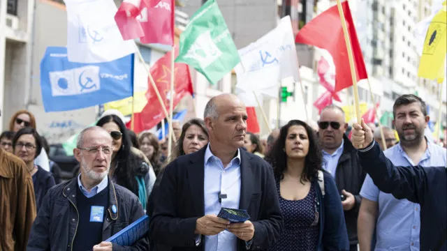 Raimundo acusa PSD, CDS, IL e Chega de "testas de ferro" da especulação