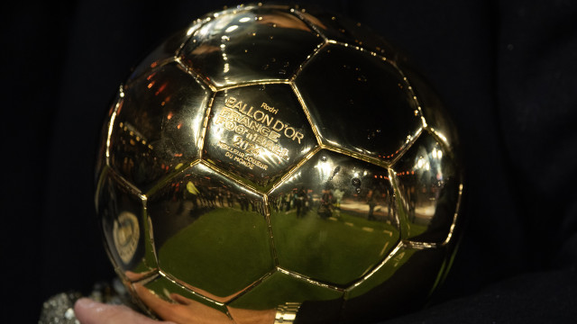 Três portugueses (mais Gyokeres) entre os candidatos à Bola de Ouro