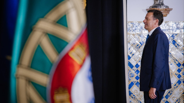 Governo tem 16 ministros (mais homens) e pastas fundem-se. Quem é quem?