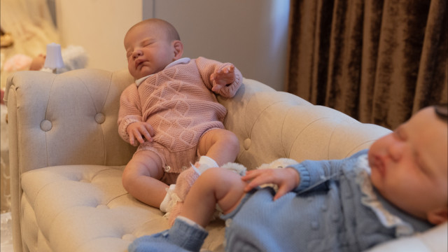 Bebés 'reborn': Uma forma de terapia ou há riscos? Especialistas explicam