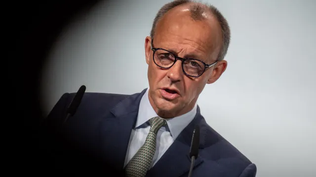 
                    Merz cético quanto a eventual proibição da AfD. 