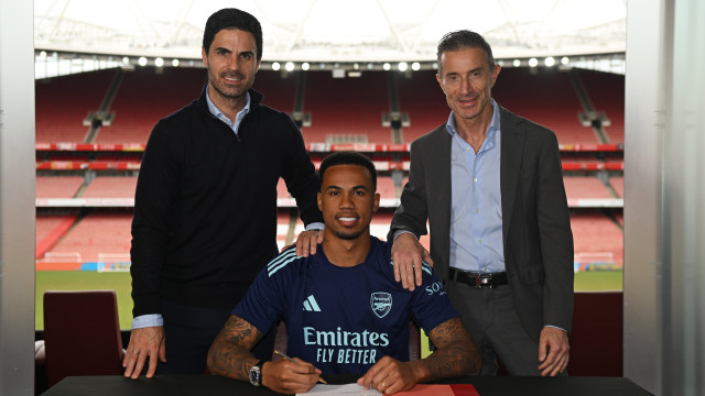 Oficial: Arsenal anuncia renovação de pilar da defesa de Mikel Arteta