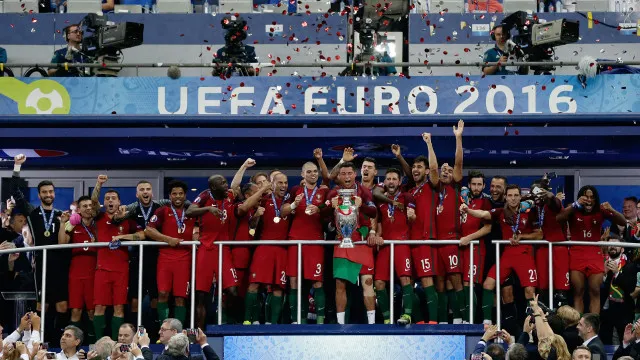 Dez anos jÃ¡ lÃ¡ vÃ£o. Onde andam os herÃ³is portugueses do Europeu de 2016?