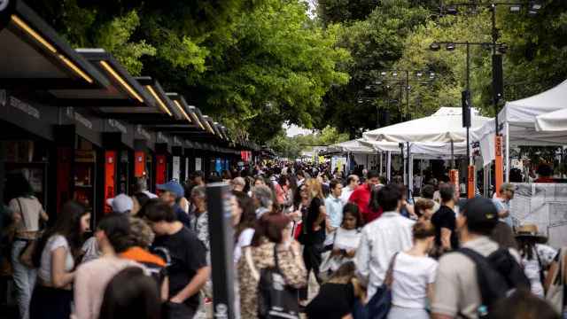 
                    Editoras excluídas da feira do livro de Lisboa propõem evento alternativo
                