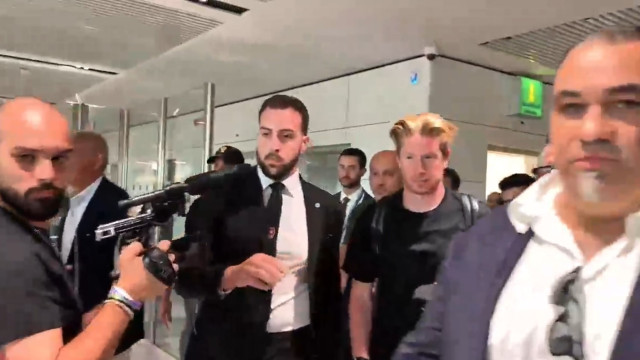 Autêntica loucura em Roma na chegada de Kevin de Bruyne