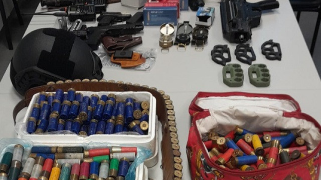 As imagens da operação que deteve membros de grupo de extrema-direita