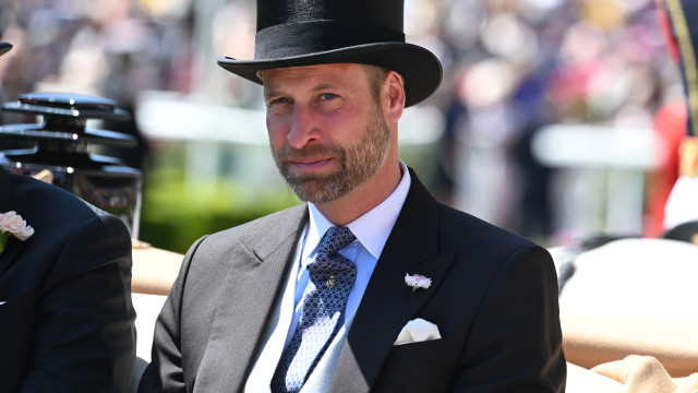 Sem Kate ao seu lado, príncipe William marca presença em Ascot