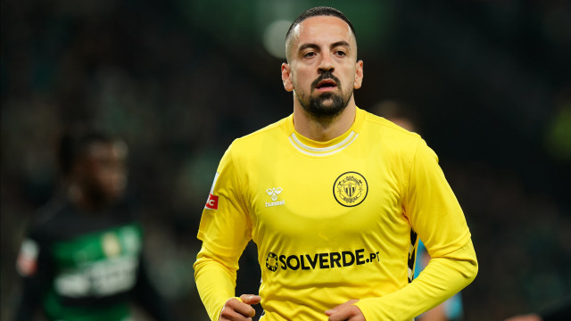 Bruno Costa marca e festeja à Diogo Jota: