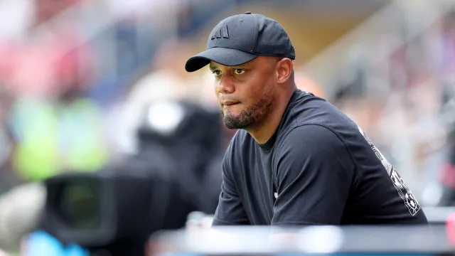 
                    Kompany recebe alta hospitalar. Bayern Munique revela causa do desmaio
                