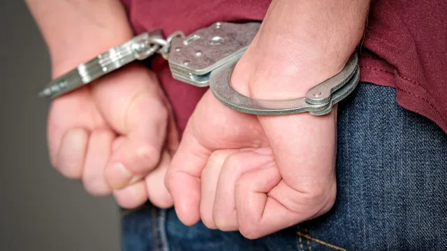 
                    Homem furta contadores de água na Amadora e é apanhado pela PSP
                