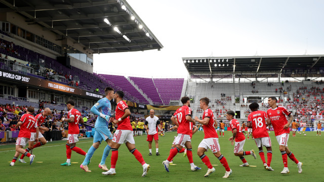 Jogo Benfica-Auckland City retomado mais de duas horas depois
