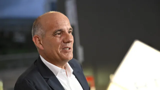 Raimundo acusa PSD, CDS, IL e Chega de arrastarem Portugal para a guerra