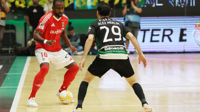 Sporting sem piedade do Benfica na procura do inédito 'penta' no futsal