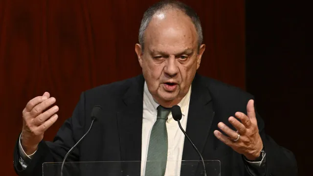 
                    João Soares diz que PS tem de 