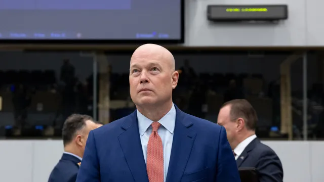 
                    Embaixador dos EUA na NATO desmente reduções maciças de tropas na Europa
                