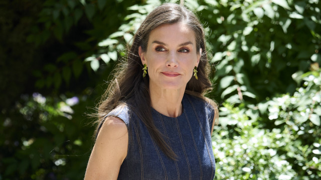 Vestido da rainha Letizia lembra visual icónico de Meghan Markle