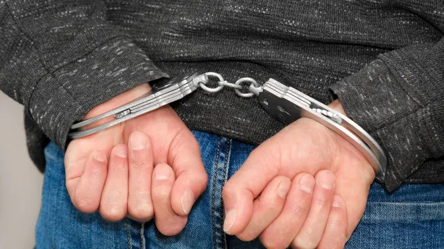 
                    Detido após violar e agredir irmã. Vítima, agora com 18 anos, fez queixa
                