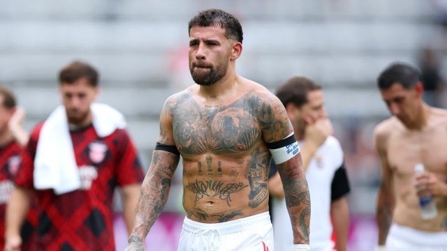Oficial: Nicolás Otamendi acaba com as dúvidas e renova com o Benfica