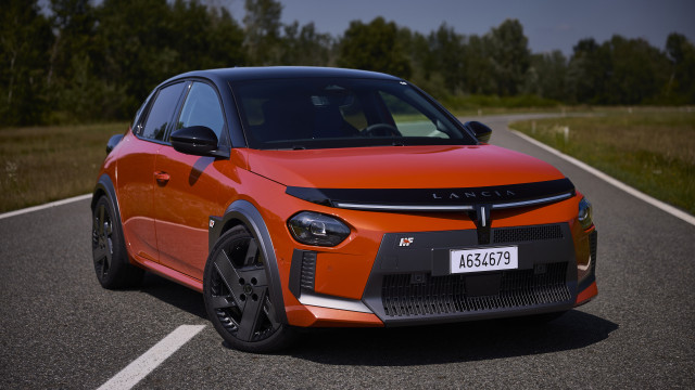 Lancia Ypsilon HF, o novo desportivo elétrico, estreou-se em Balocco