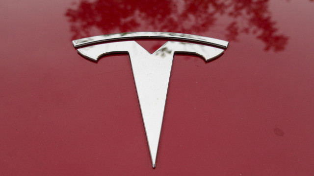 Tesla acusada de enganar clientes em França. Multas podem ser pesadas