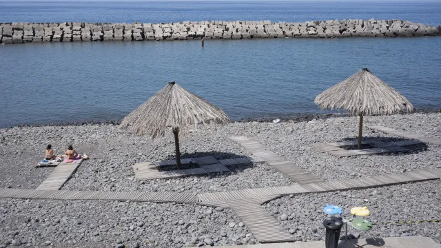 
                    Costa sul e montanhas da Madeira sob aviso laranja devido ao calor
                