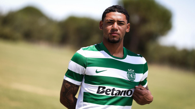 Oficial: Sporting 'rouba' Rayan Lucas ao Flamengo