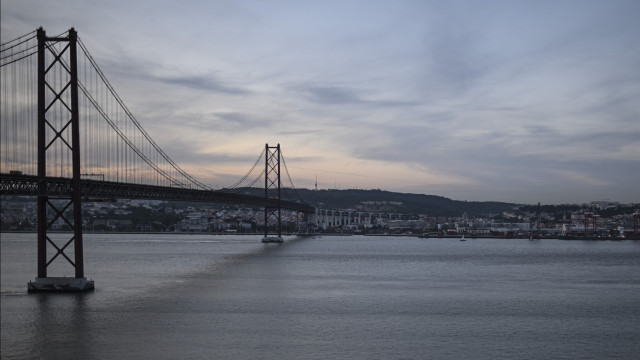 Jovem inglês desaparecido após festa em embarcação no rio Tejo