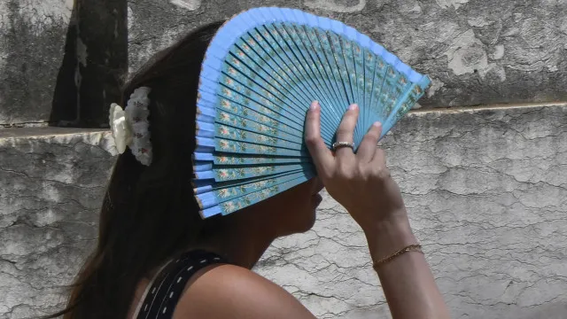 
                    Troque o chapéu de chuva pelo de sol! Próxima semana vai chegar aos 35ºC
                
