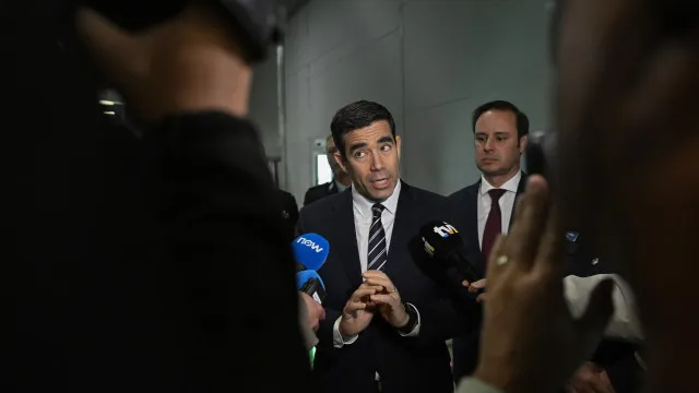 
                    Governo altera regime do IVA para combater fraude nos combustíveis
                