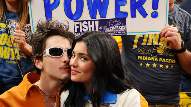 Kylie Jenner começa a seguir Timothée no Instagram (namoram há 2 anos)
