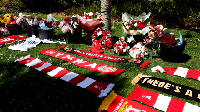 Diogo Jota homenageado por adeptos do Liverpool em Anfield